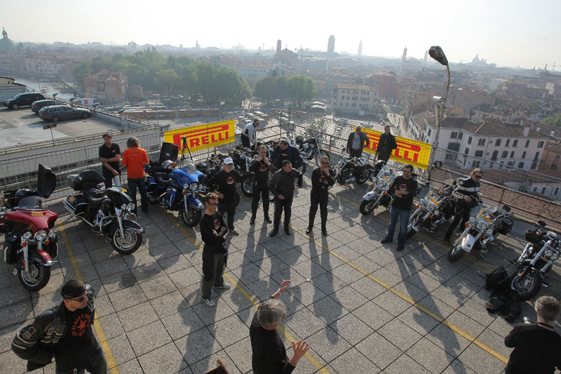 PIRELLI TOUR 12